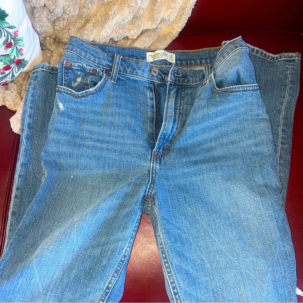 Abercrombie & Fitch Distressed 90’s slim straight ultra high rise jeans